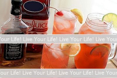 Blandade Drinkar Med Jack Daniel Och Cranberry Juice