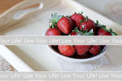 स्ट्रॉबेरी कैसे साफ करें