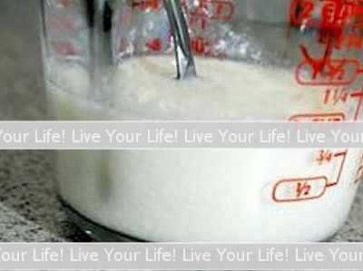 Hur Man Gör Surmjölk Och Ersättning För Kärnmjölk