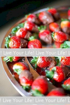 Sådan Tilberedes Frosne Chokoladedækkede Jordbær