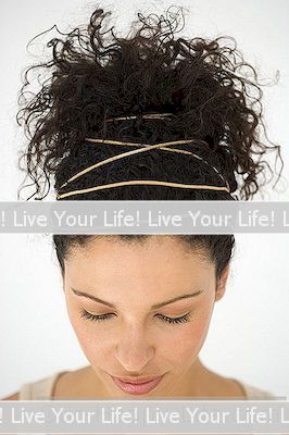 Jak Udělat Špinavý Bun Pro Kudrnaté, Tlusté A Frisky Vlasy